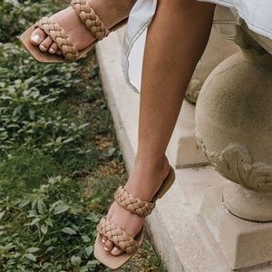 Dolce Vita Indie Sandals - Cafe Stella - like new